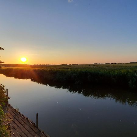 Appartement 2 Met Terras Aan De Tuin Van Op De Roemte Baflo Exteriör bild