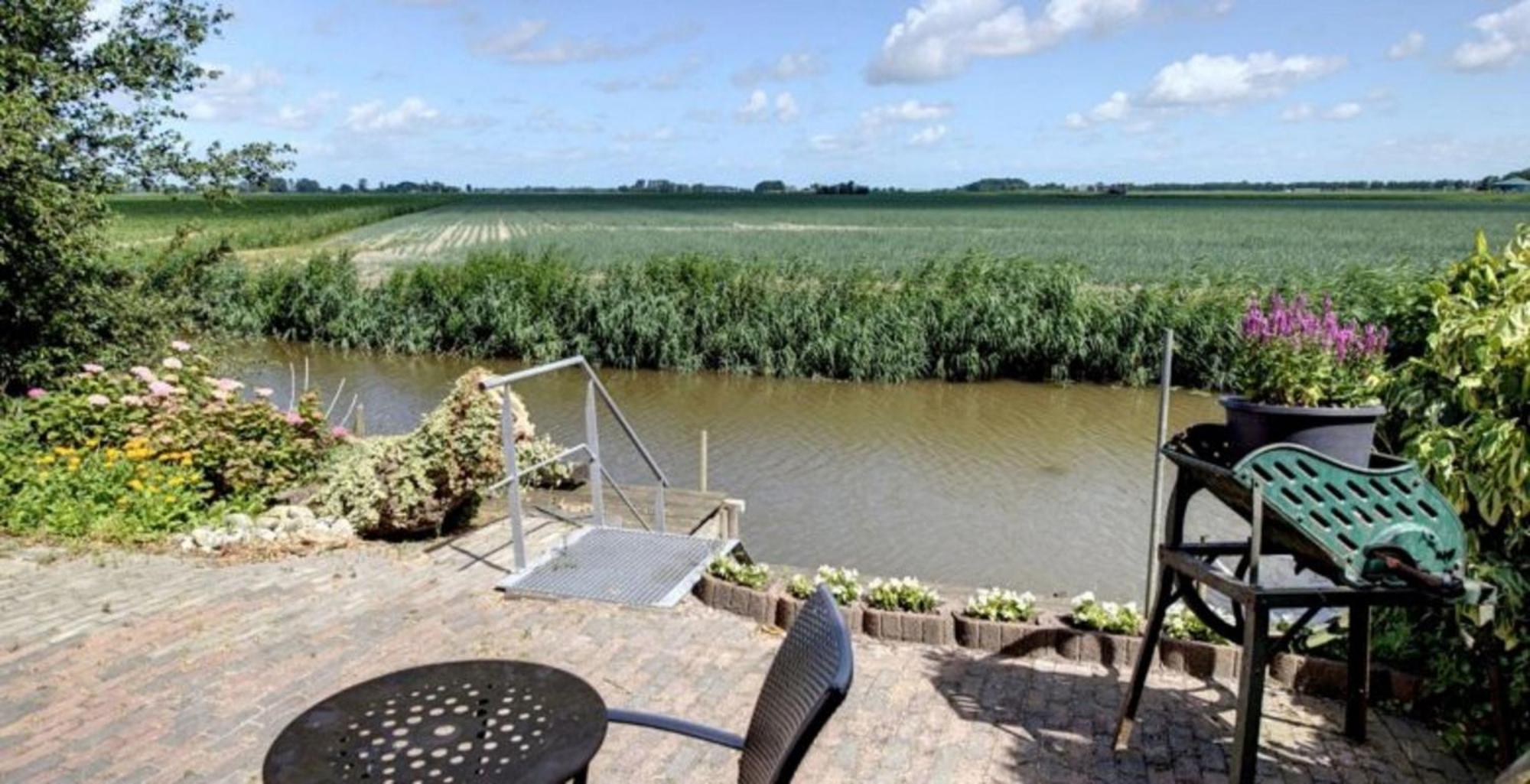 Appartement 2 Met Terras Aan De Tuin Van Op De Roemte Baflo Exteriör bild