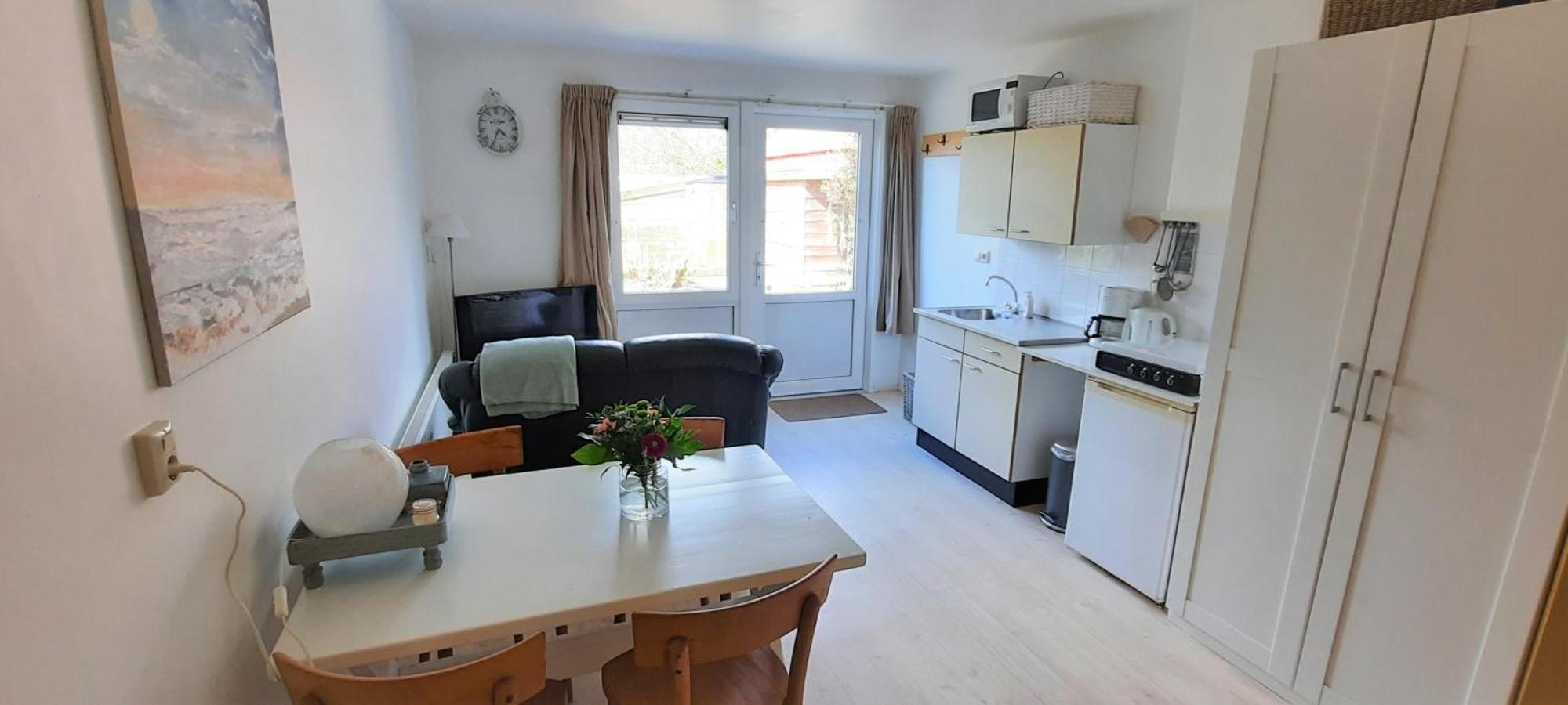 Appartement 2 Met Terras Aan De Tuin Van Op De Roemte Baflo Exteriör bild